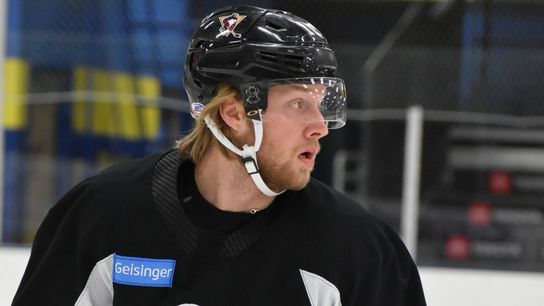 Penguins excited for Nylander's 'skill level, potential' taken in Philadelphia (Penguins)